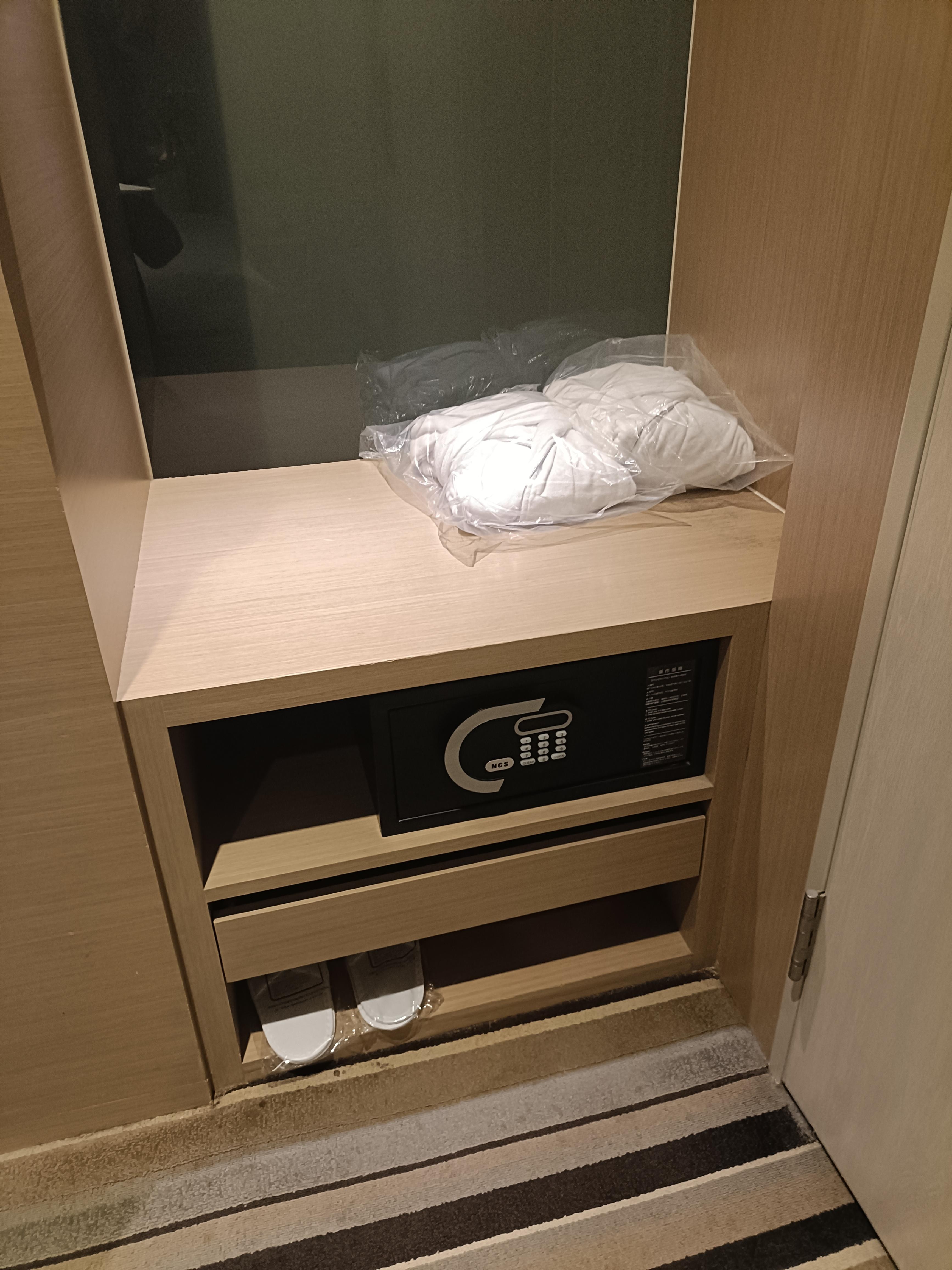 バスローブ、金庫など