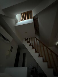 curtains maintain the sunlight out the room