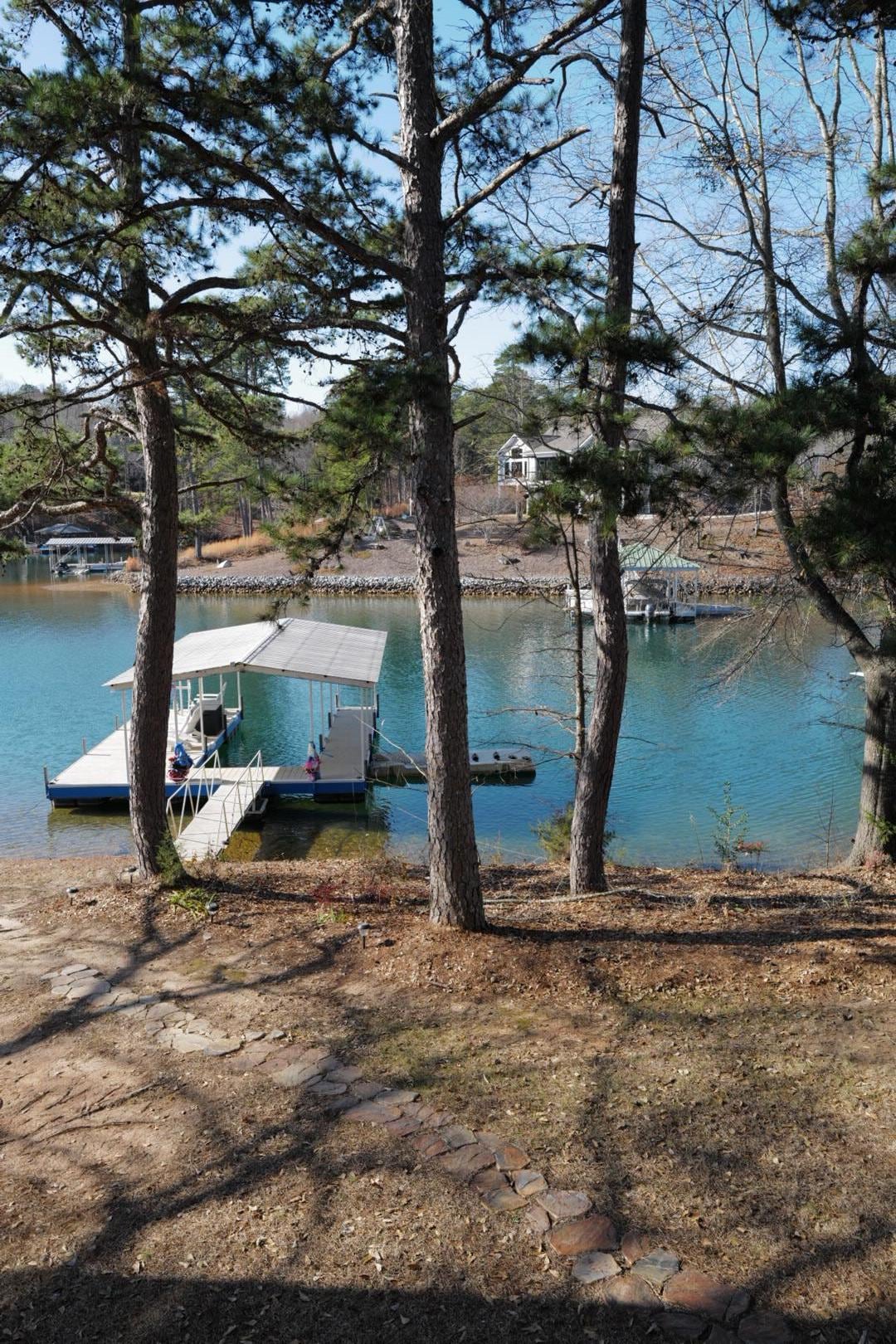 The lake view is beautiful and relaxing.