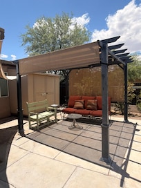 Really amazing outdoor patio, the pics don’t even show how great it is.
