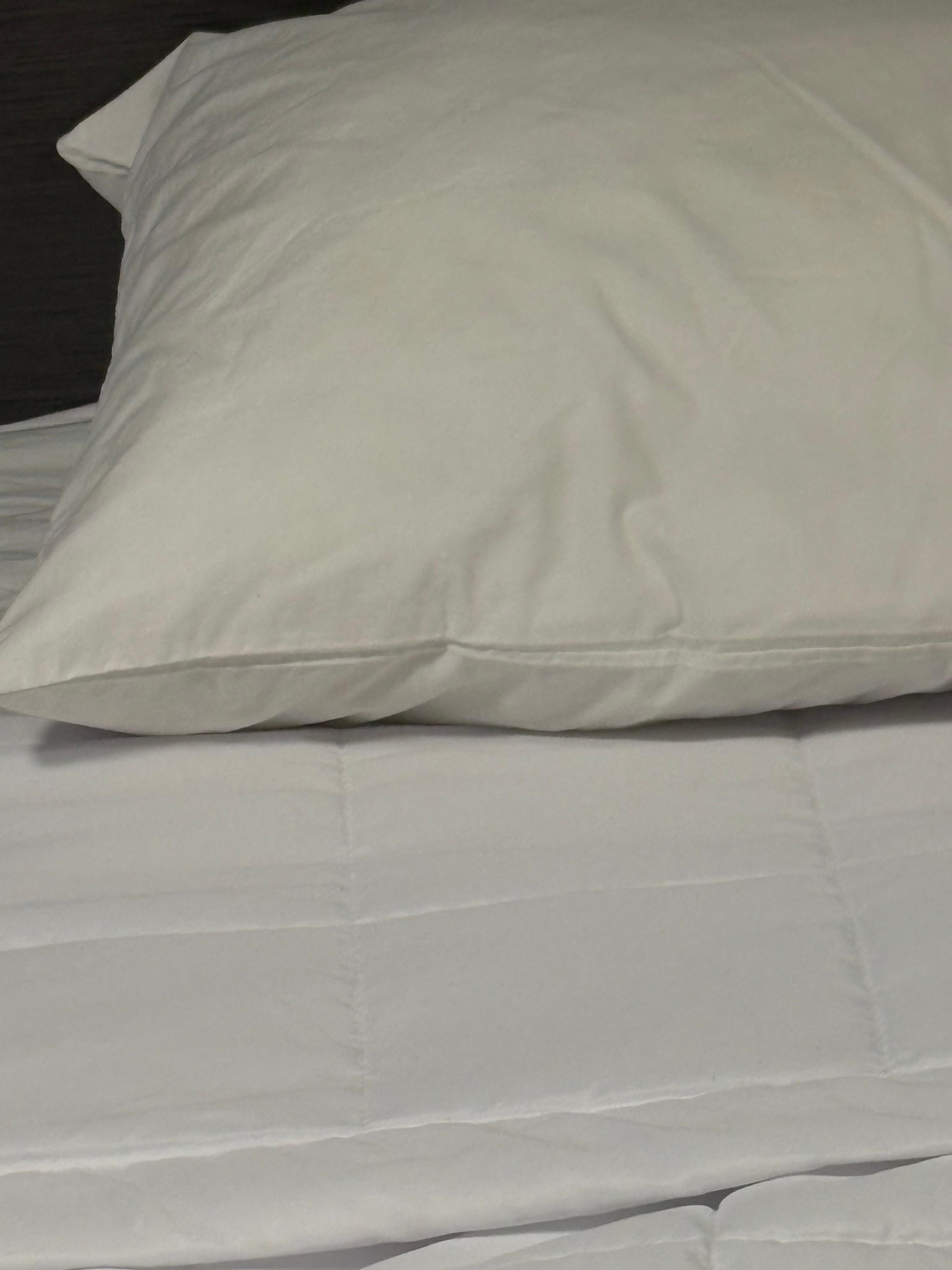 Dirty linen, comforter had cigarette 🚬 holes in it!