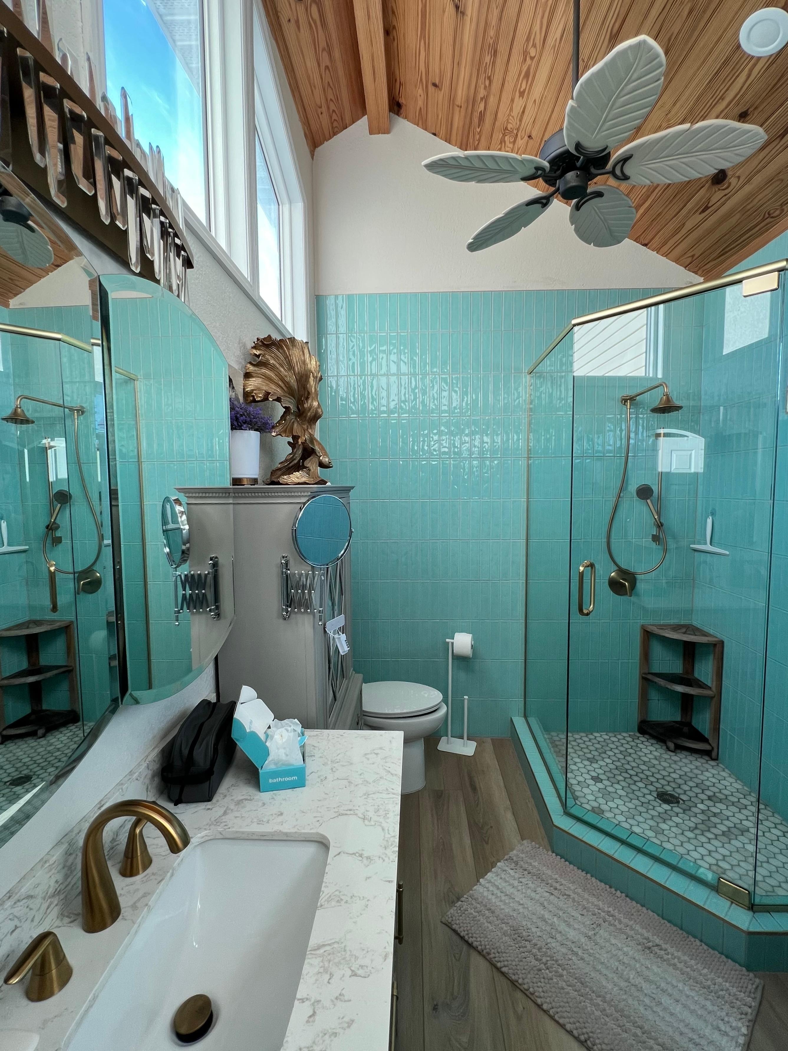 Master bedroom on-suite bathroom