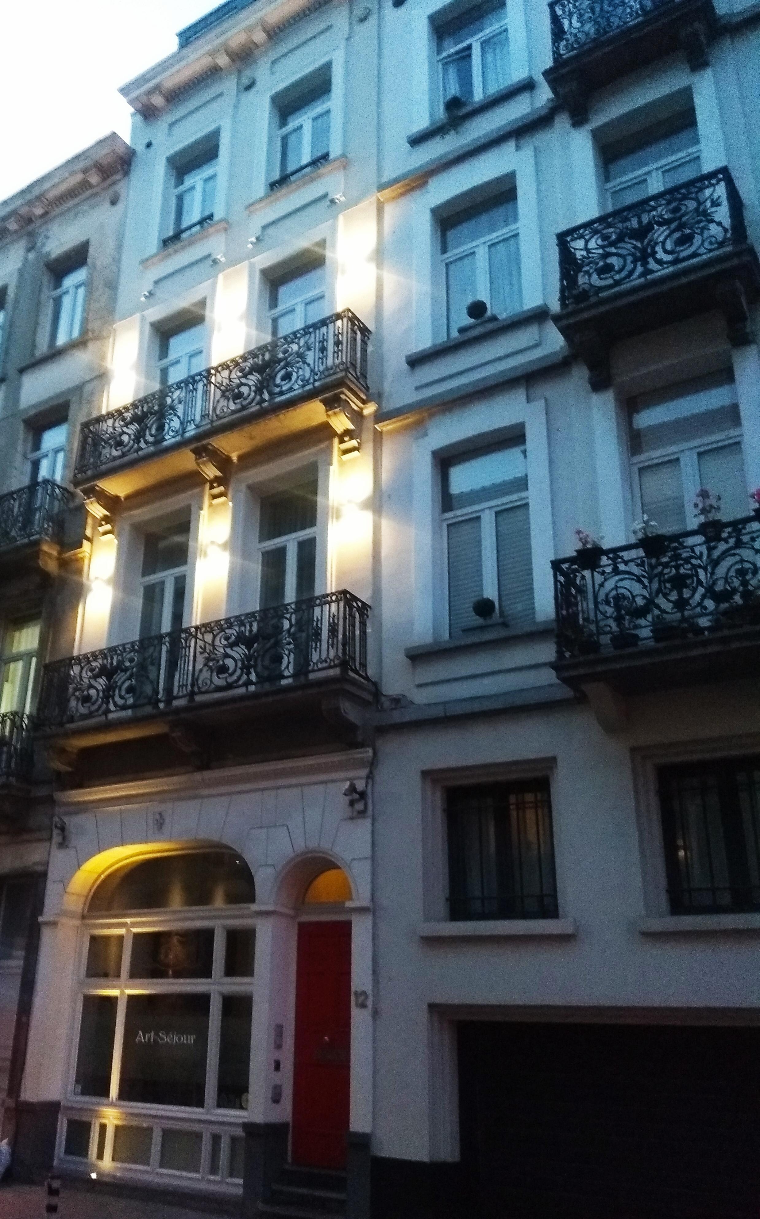 a "trés chic" place.