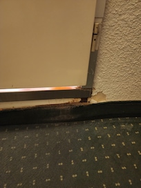 Porte de la salle de bain cÎté chambre