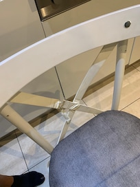 Appartement luxe soit disant les chaises et les meubles étaient cassés