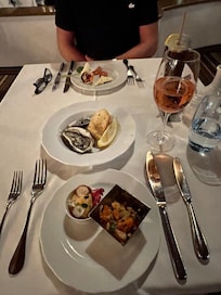 Restaurant hotel, menu 23,- pp is buffet