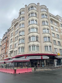 Café de Colonnes. Excellent food and service