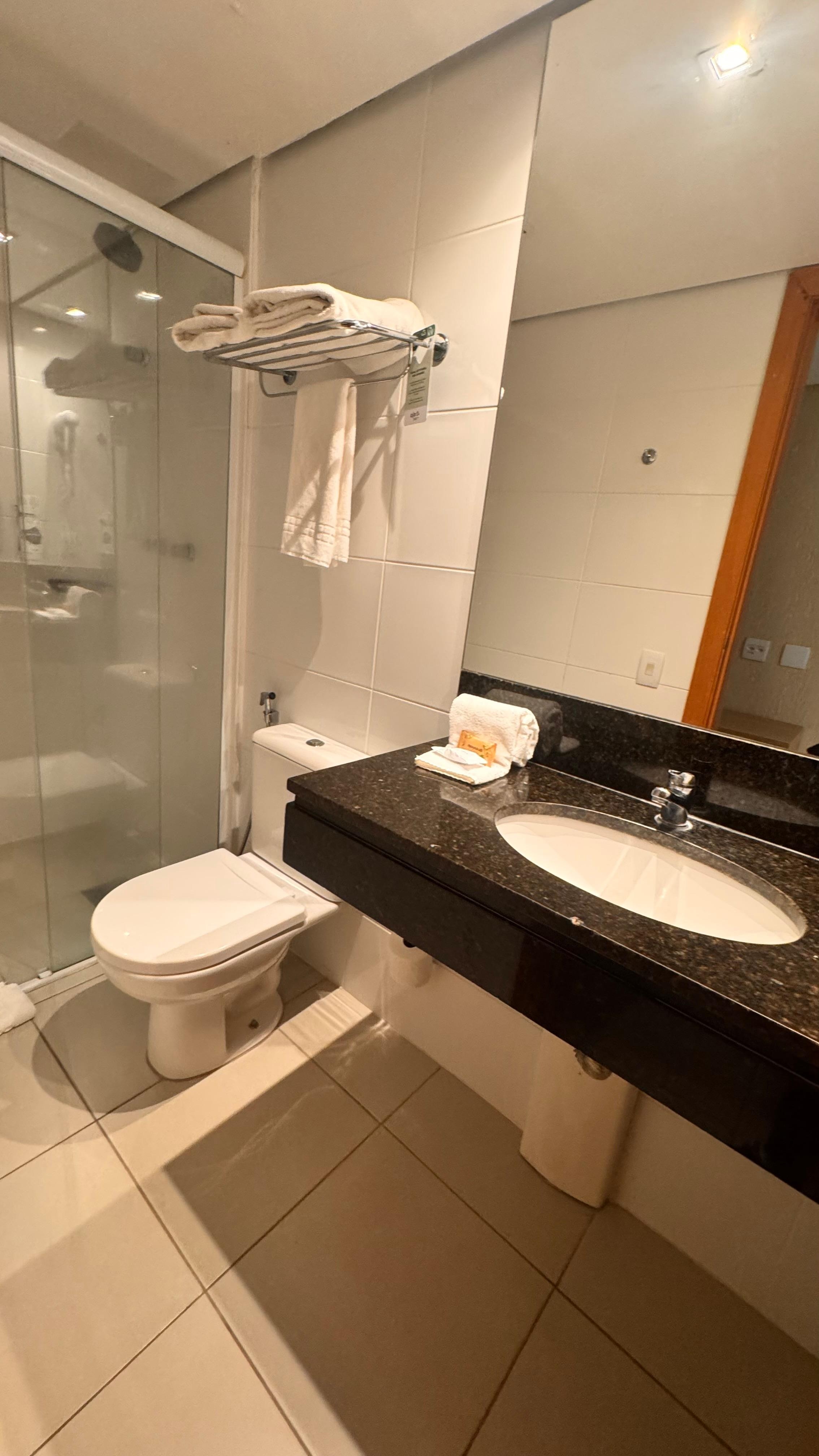 Banheiro limpíssimo e com água quentinha 