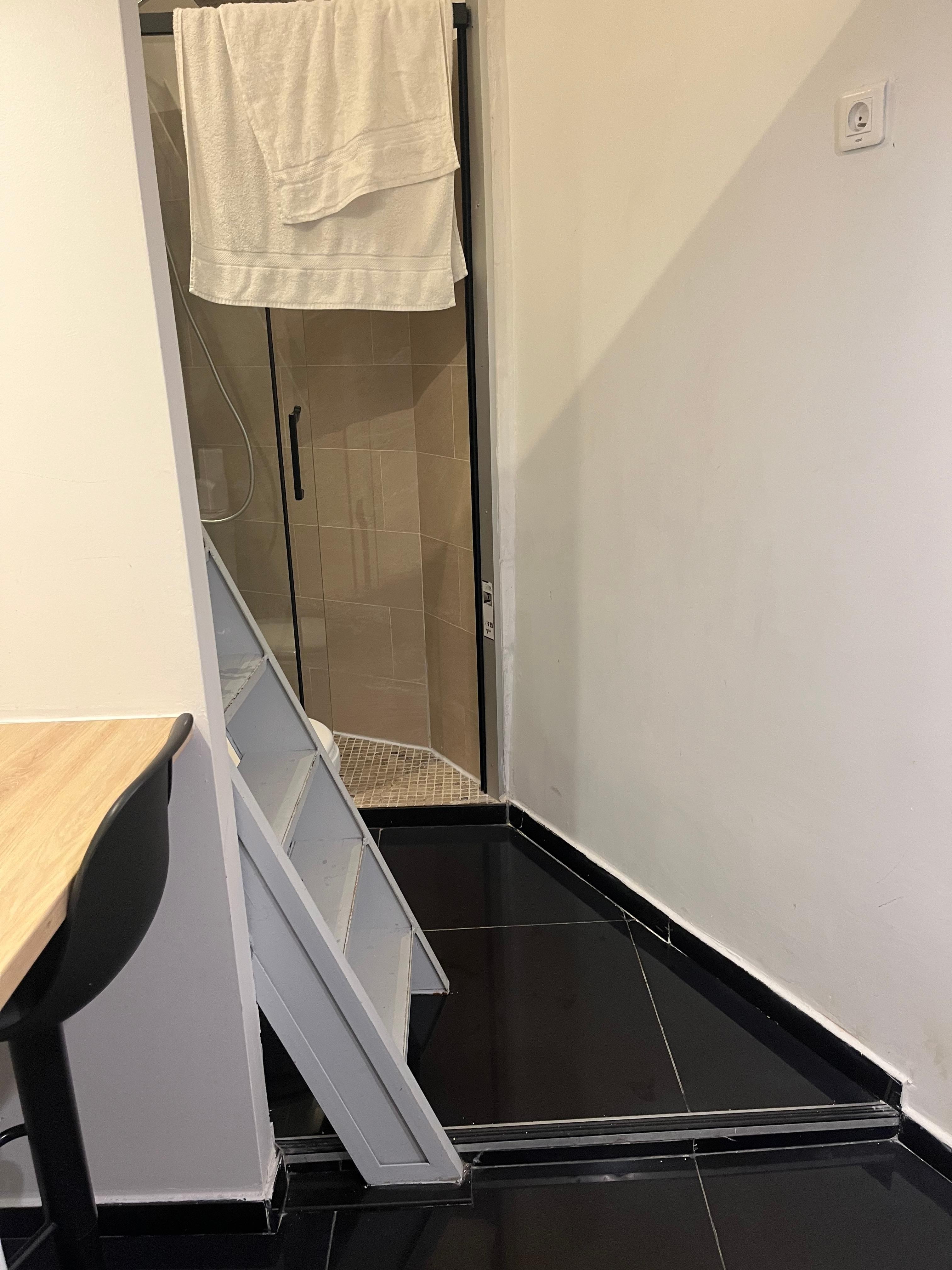 Bigger bedroom accessible via stairs 