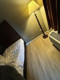 Bed was a hammock and not. Bess were at a different height