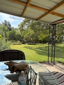 Lovely yard. Our furbaby grand daughter loved it!!!