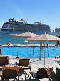 Always Cruz ships right in front of hotels