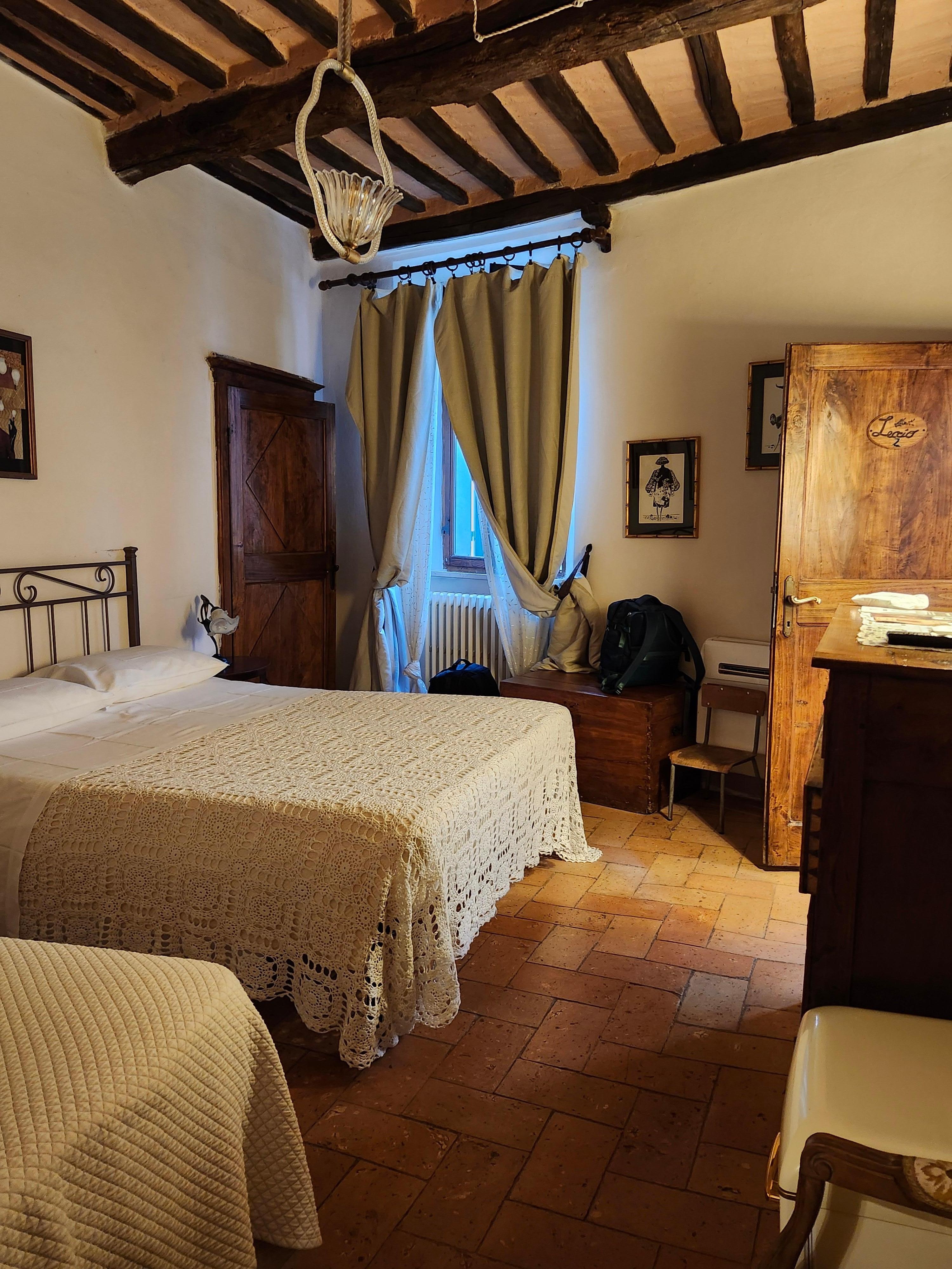 Double/Queen & single beds