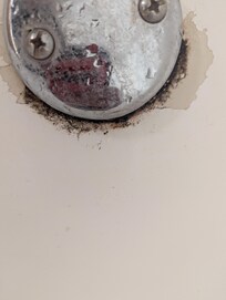 Overflow in tub