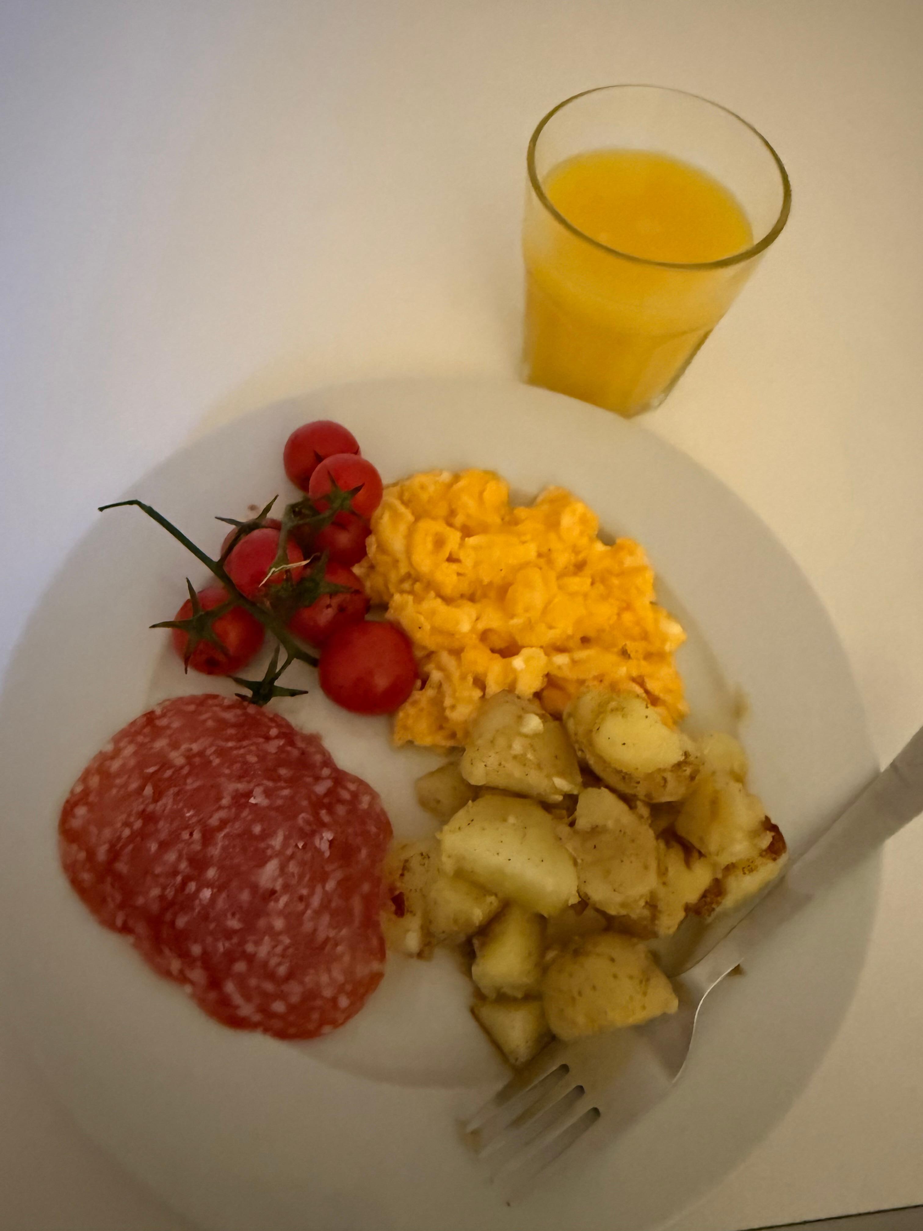 Proof there are utensils and kitchen works! Haha 