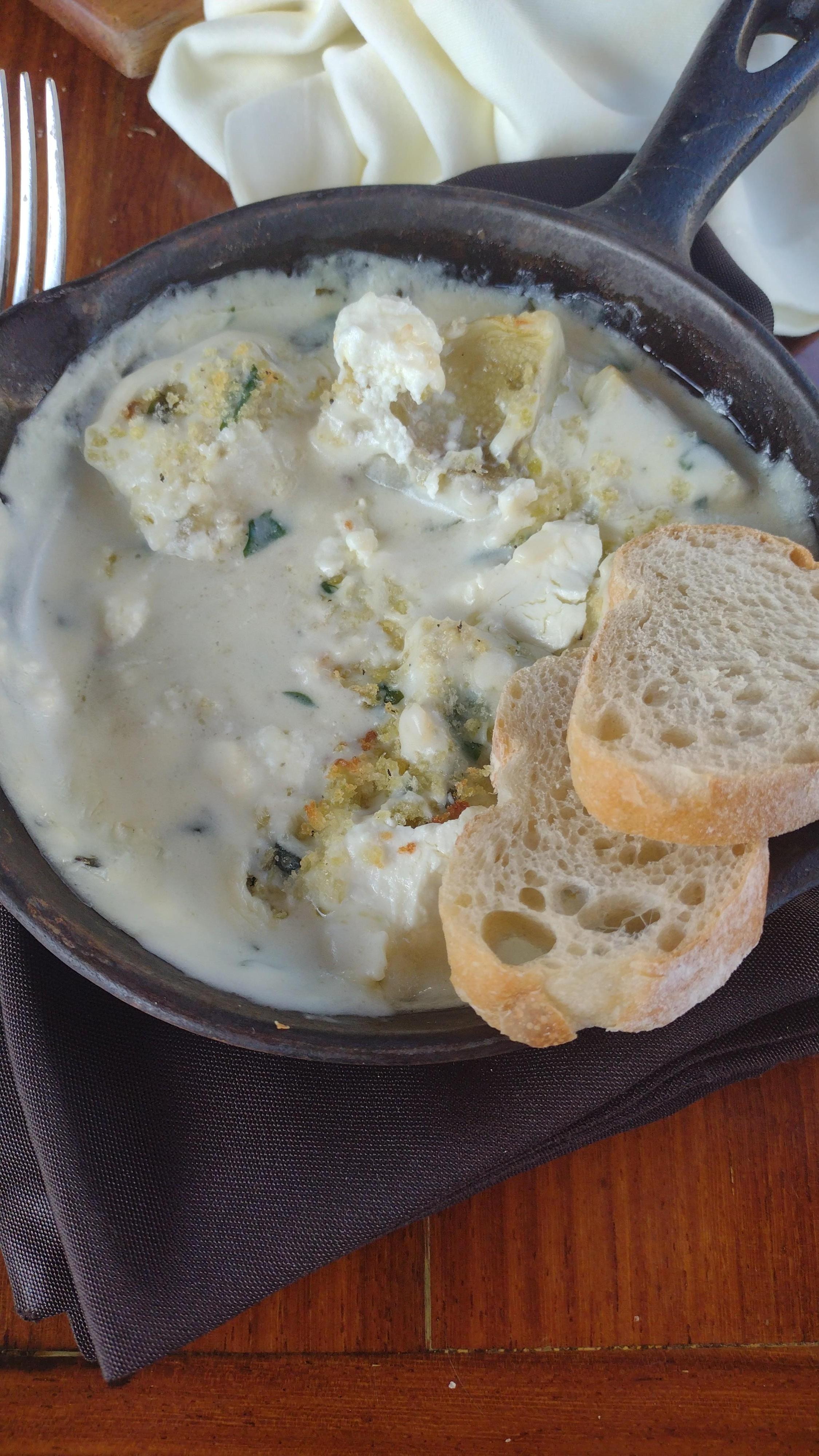 ARCIOFI CON SALSA DI FORMAGGIO

Alcachofas rostizadas gratinadas con sisa florentina y queso de cabra Roasted artichokes with florentina sauce and goat cheese au gratin