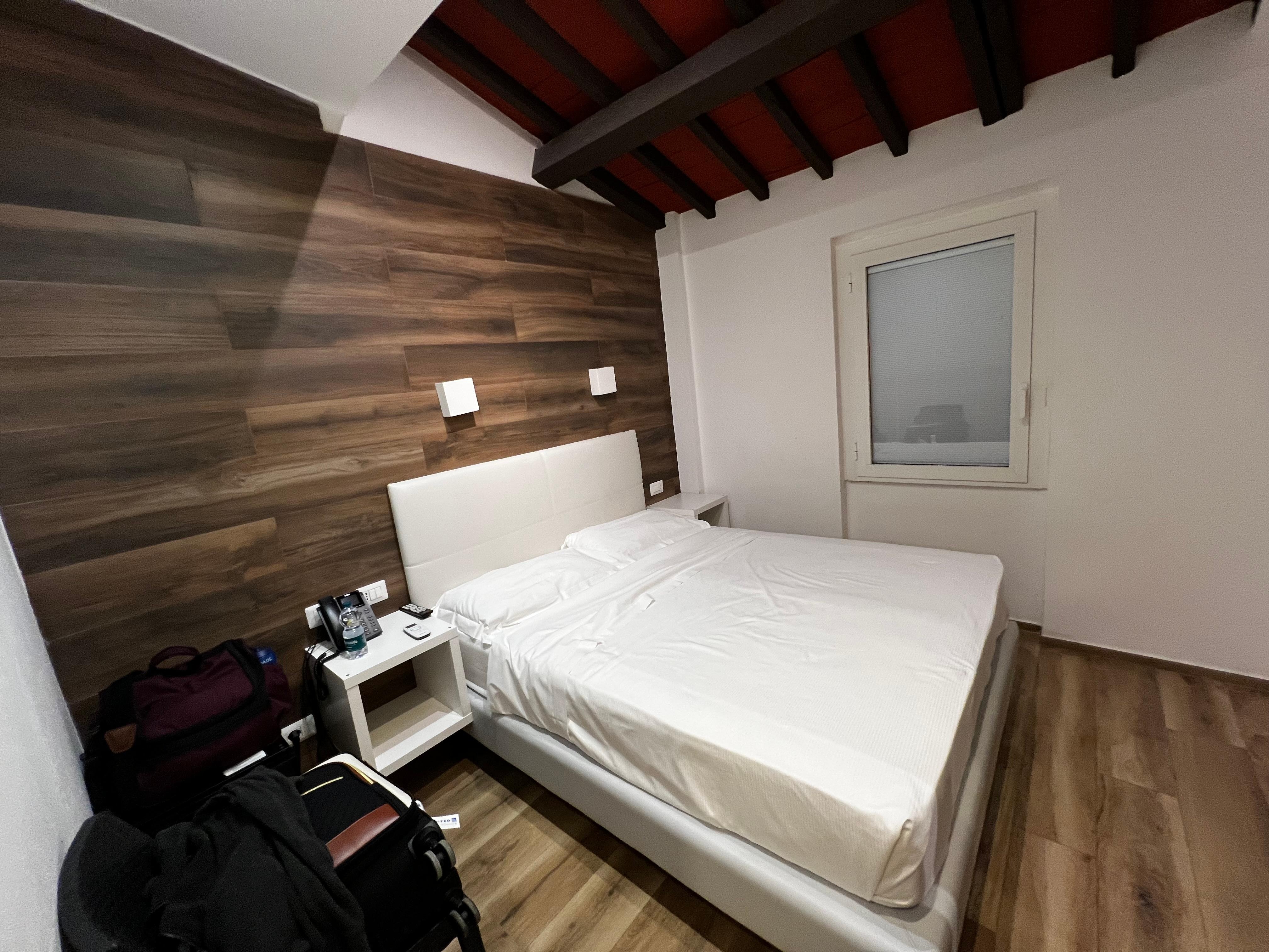 Basic furniture. Old town. Nice firm bed. Good outlets and nightstands on both sides.