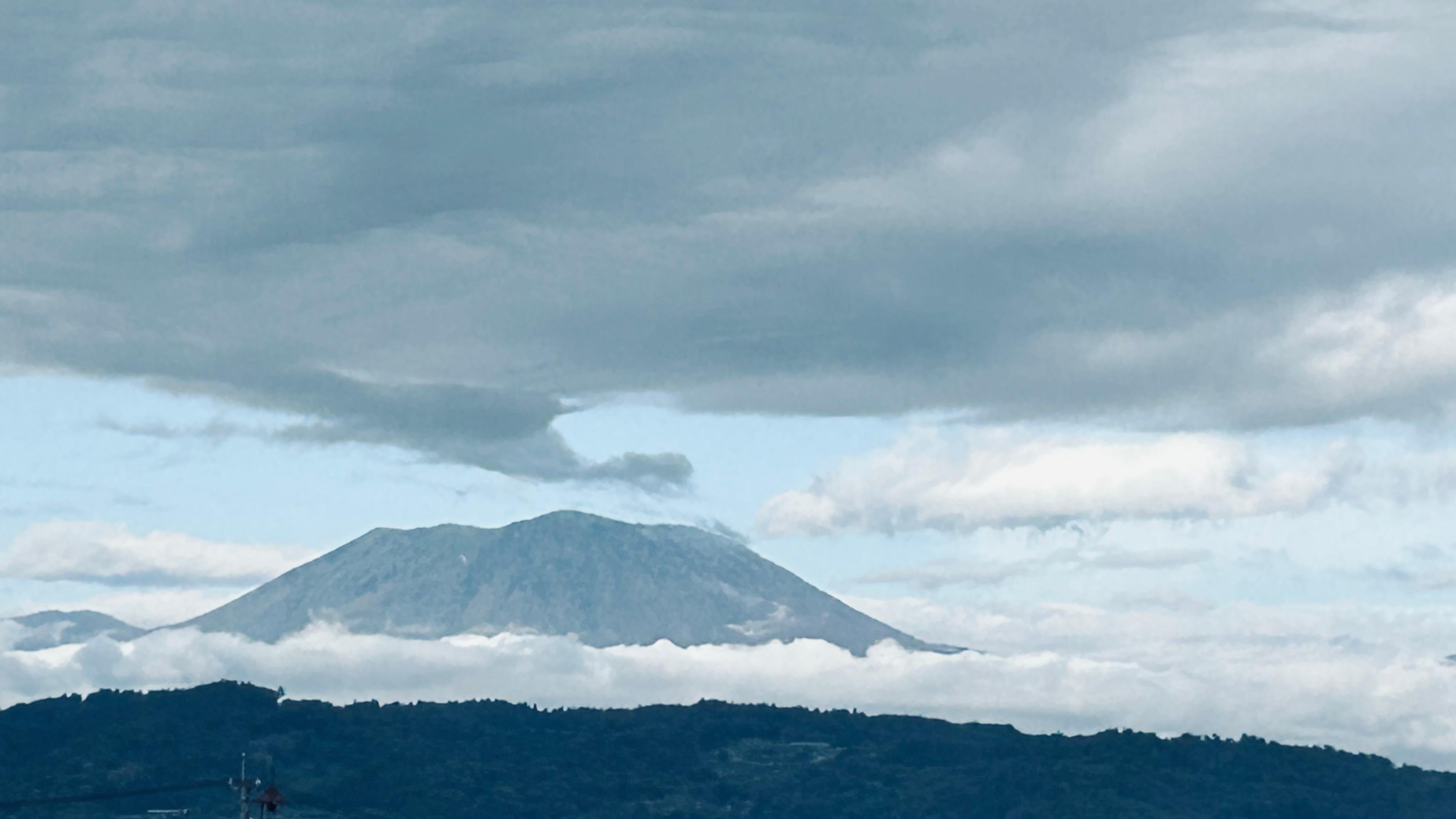 小布施駅の
山並み