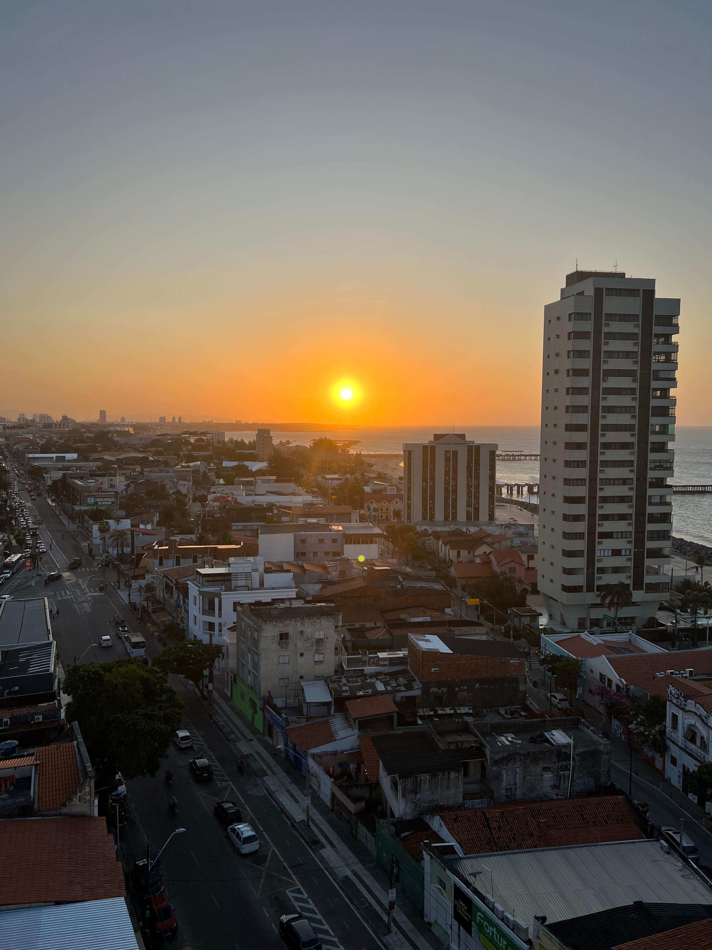 Por do sol visto da piscina do hotel 