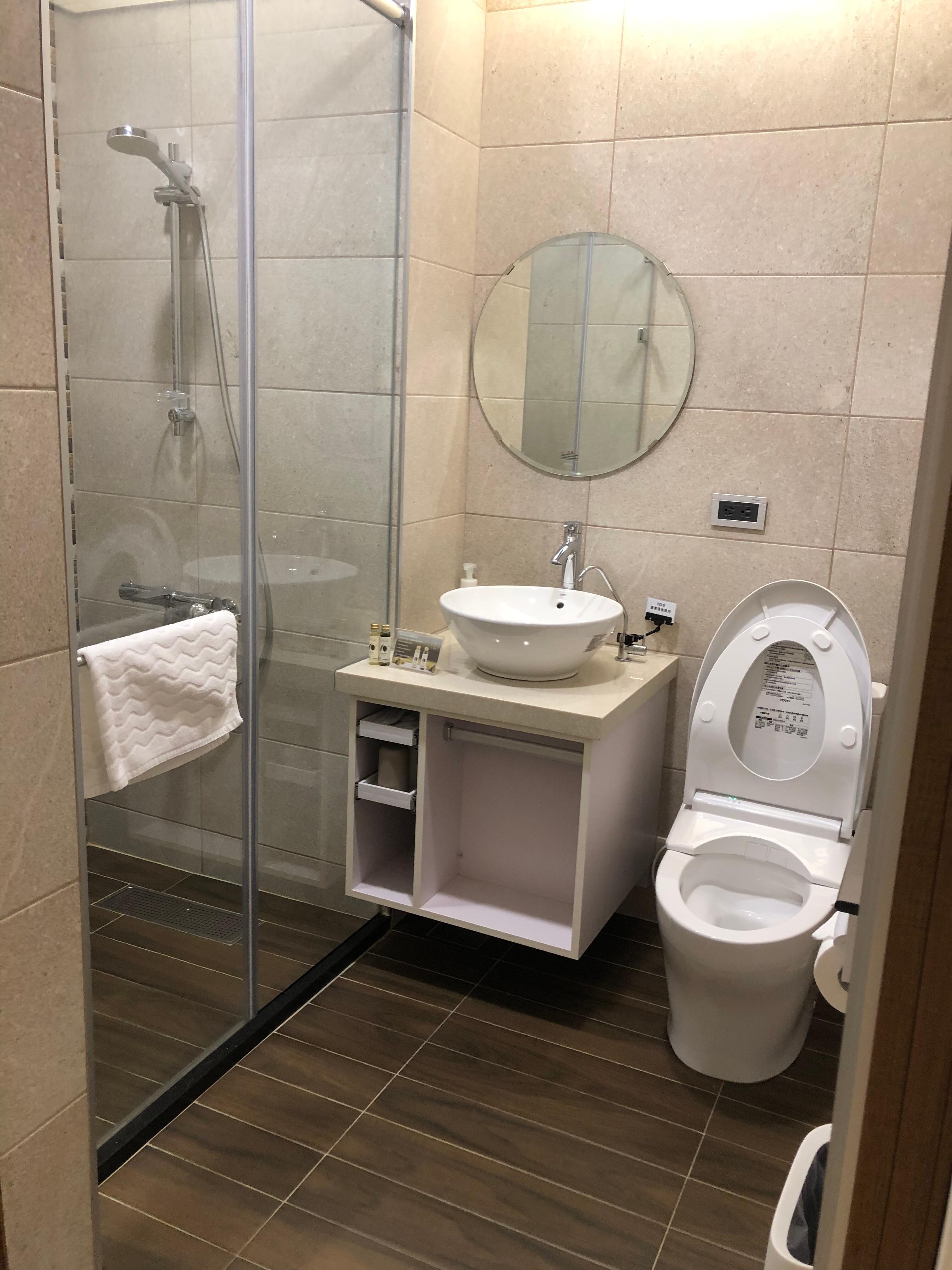 浴廁裝潢簡潔大方