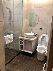 浴廁裝潢簡潔大方