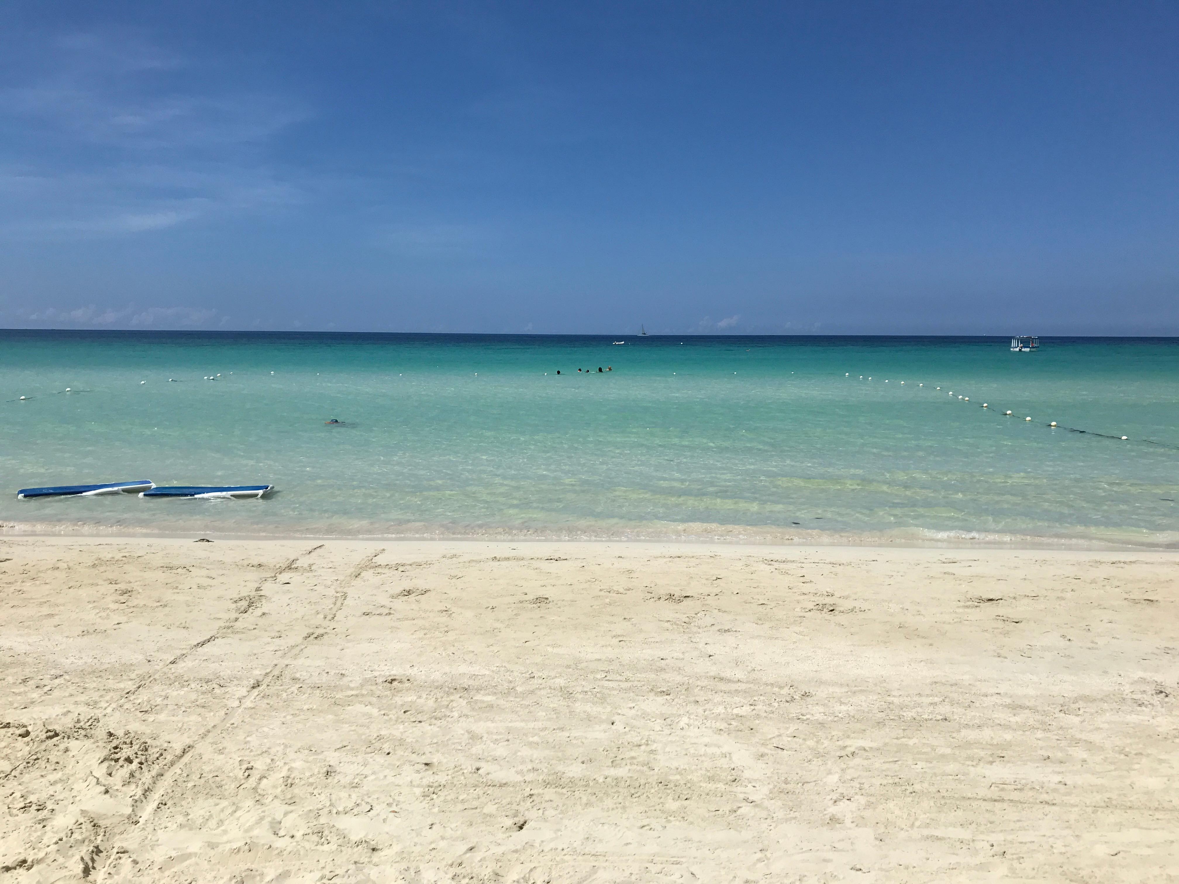 7-mile Beach right outside courtyard