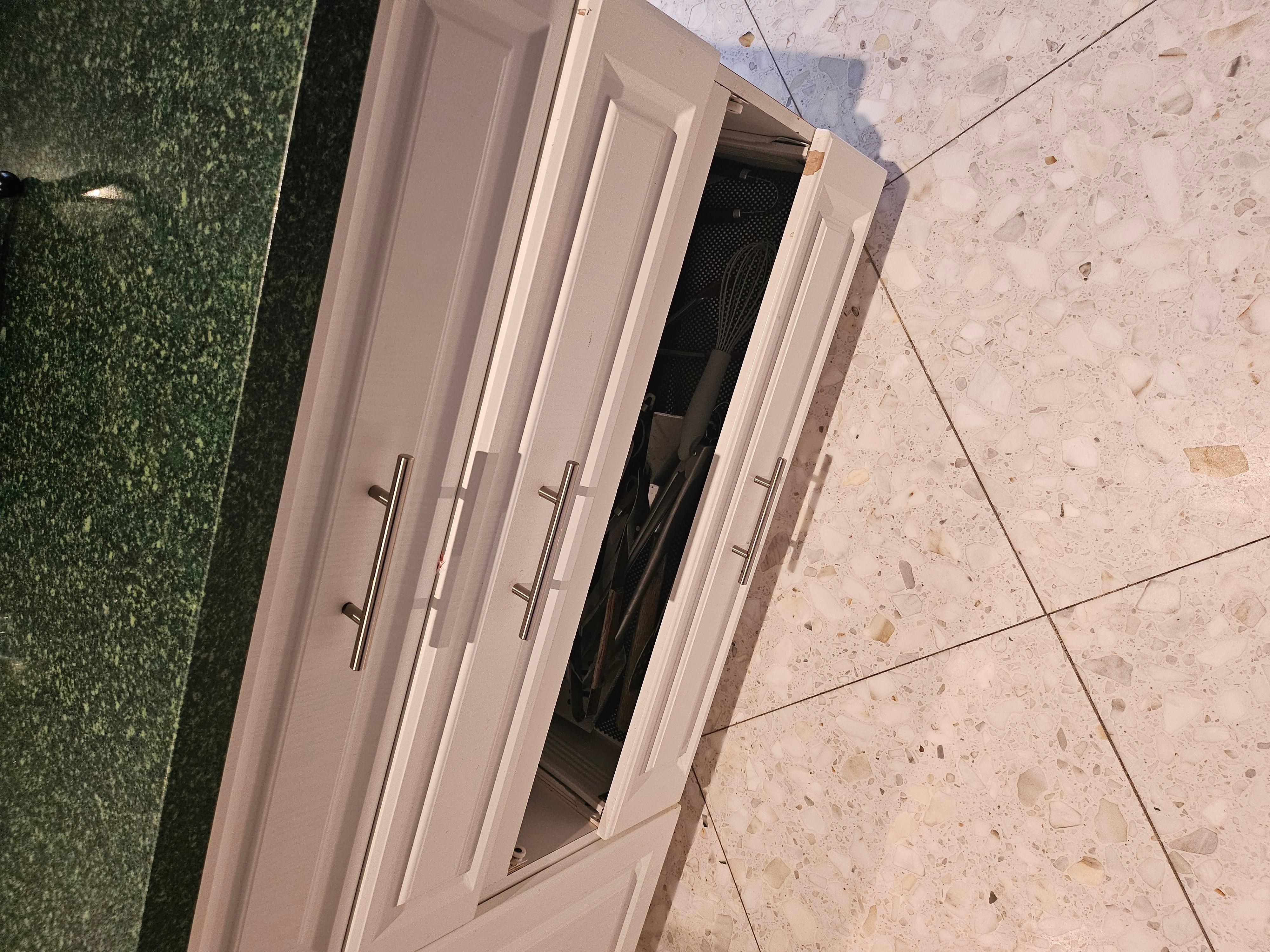 Missing kitchen drawer. 