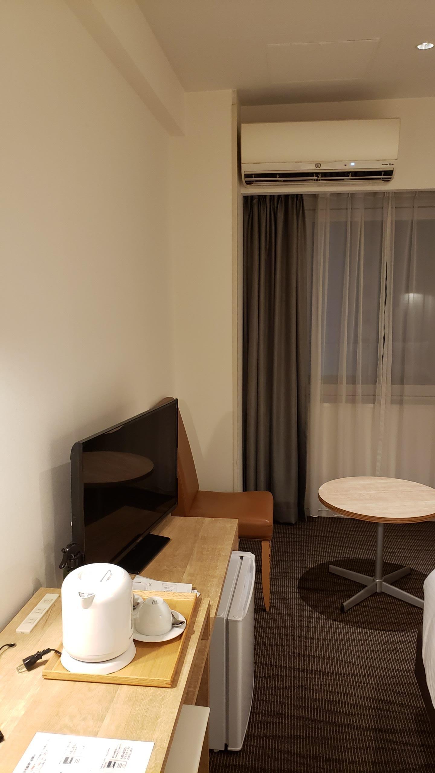 椅子の座面がへたっていて非常に座り心地が悪かった。