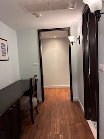 Hallway to bathroom and wardrobe