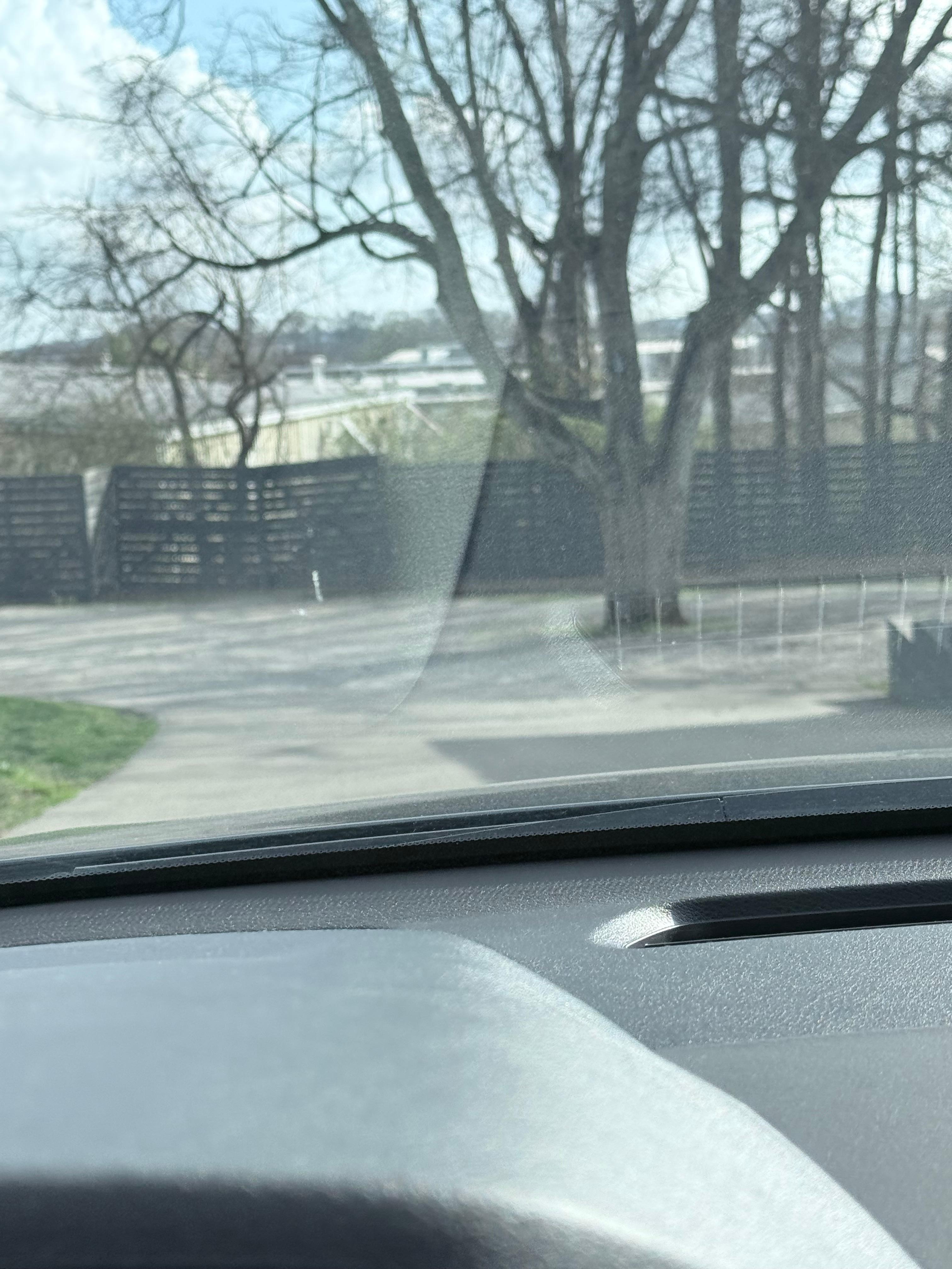 At night, this ‘driveway’ is not lit and there are no lights coming from the back giving an indication to ‘pull around back’. 