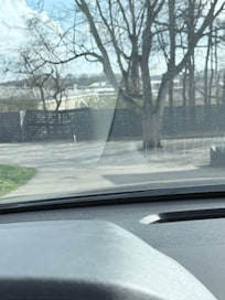 At night, this ‘driveway’ is not lit and there are no lights coming from the back giving an indication to ‘pull around back’.