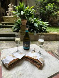 A quite lunch with a bottle of Prosecco from our hosts