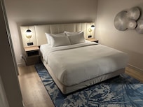 Deluxe Suite, 2 Bedrooms, Jetted Tub (Fireplace, Canadian/US Fallsview)