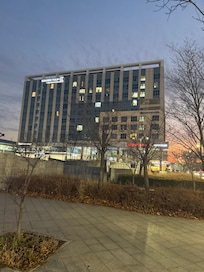 Golden Tulip airport & suites hotel