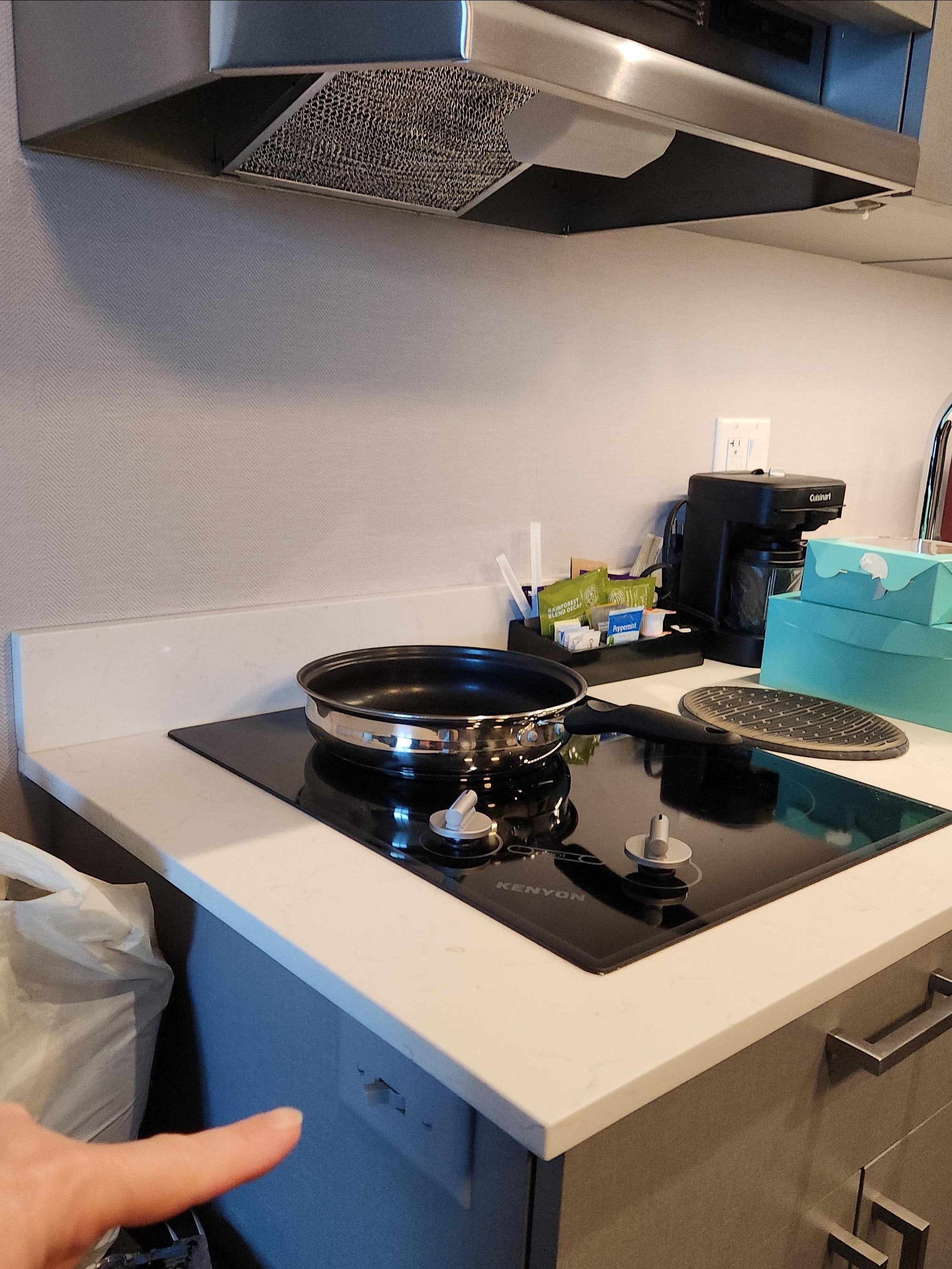 Accessible stovetop, make sure switch is on to control the rangehood.