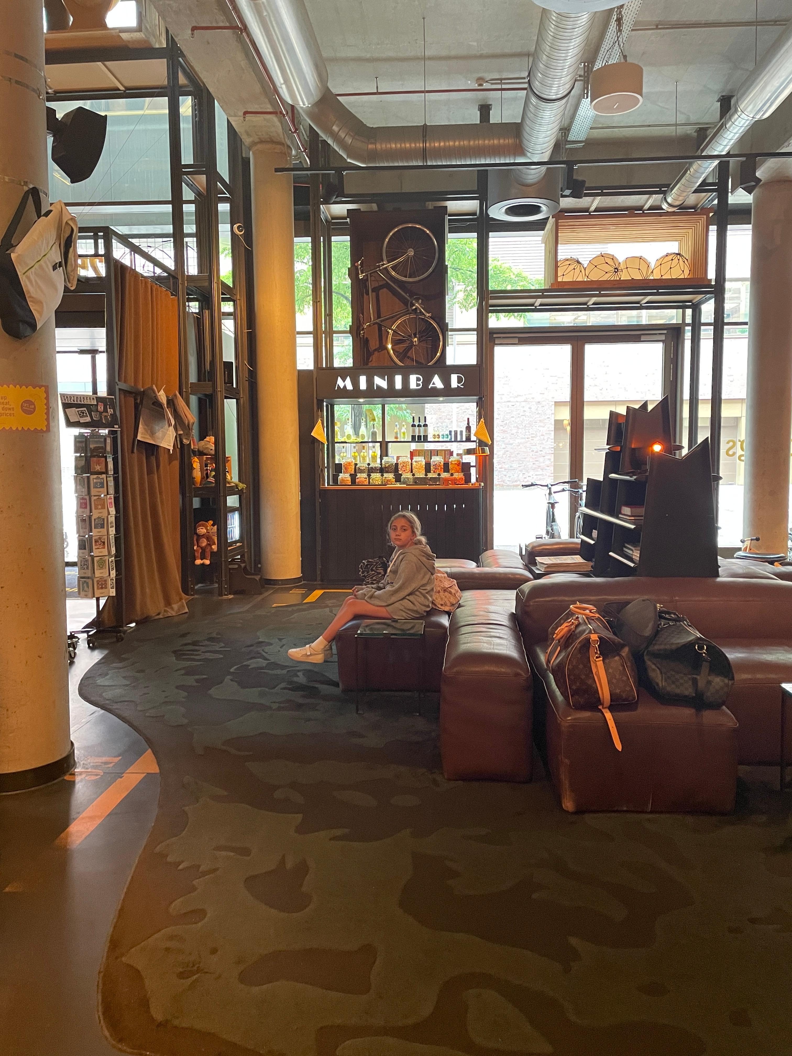 The lobby (with the pick-yourself candy/drink-bar 😍)