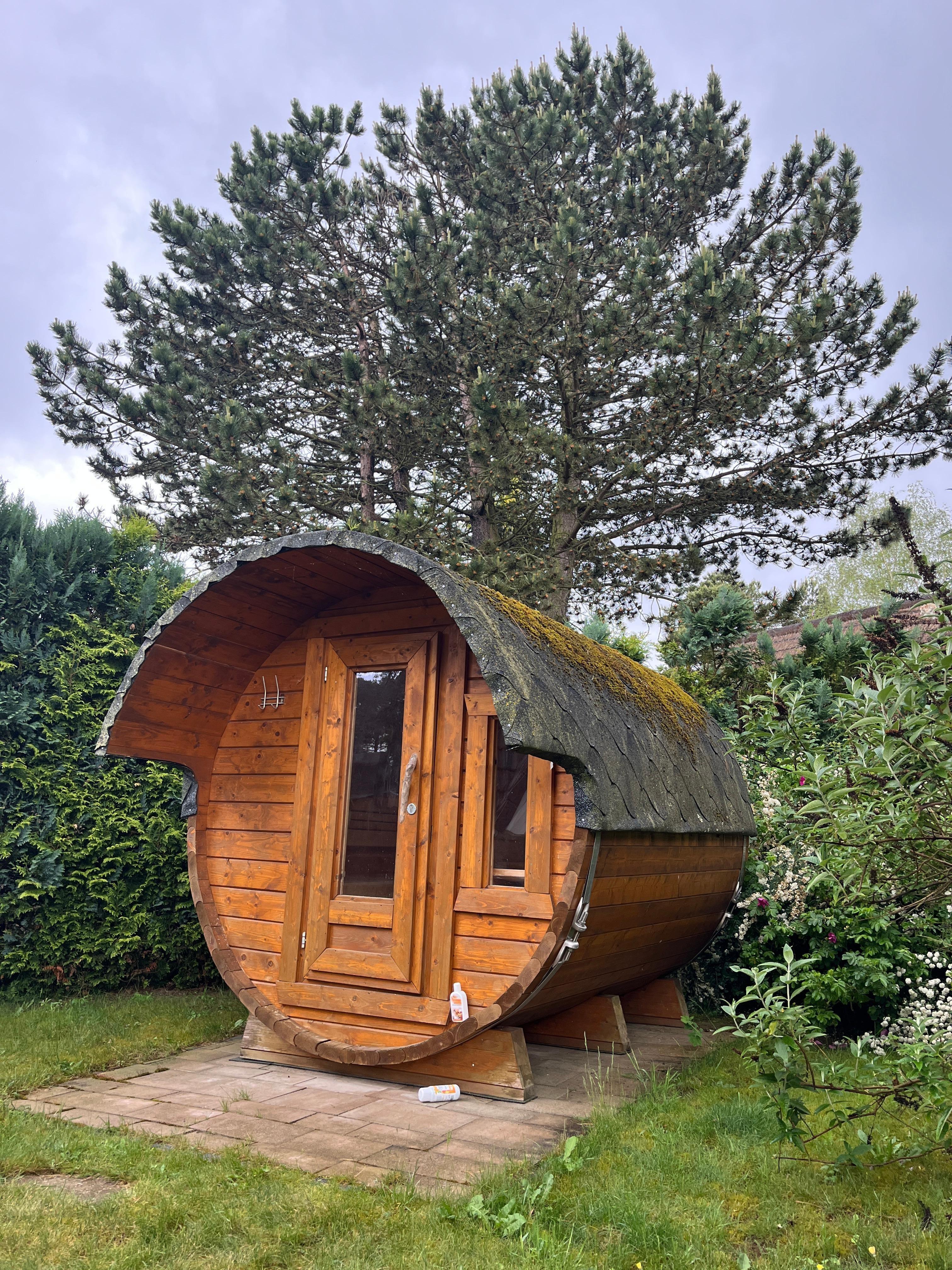 Saunafass im Garten