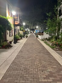 St George St