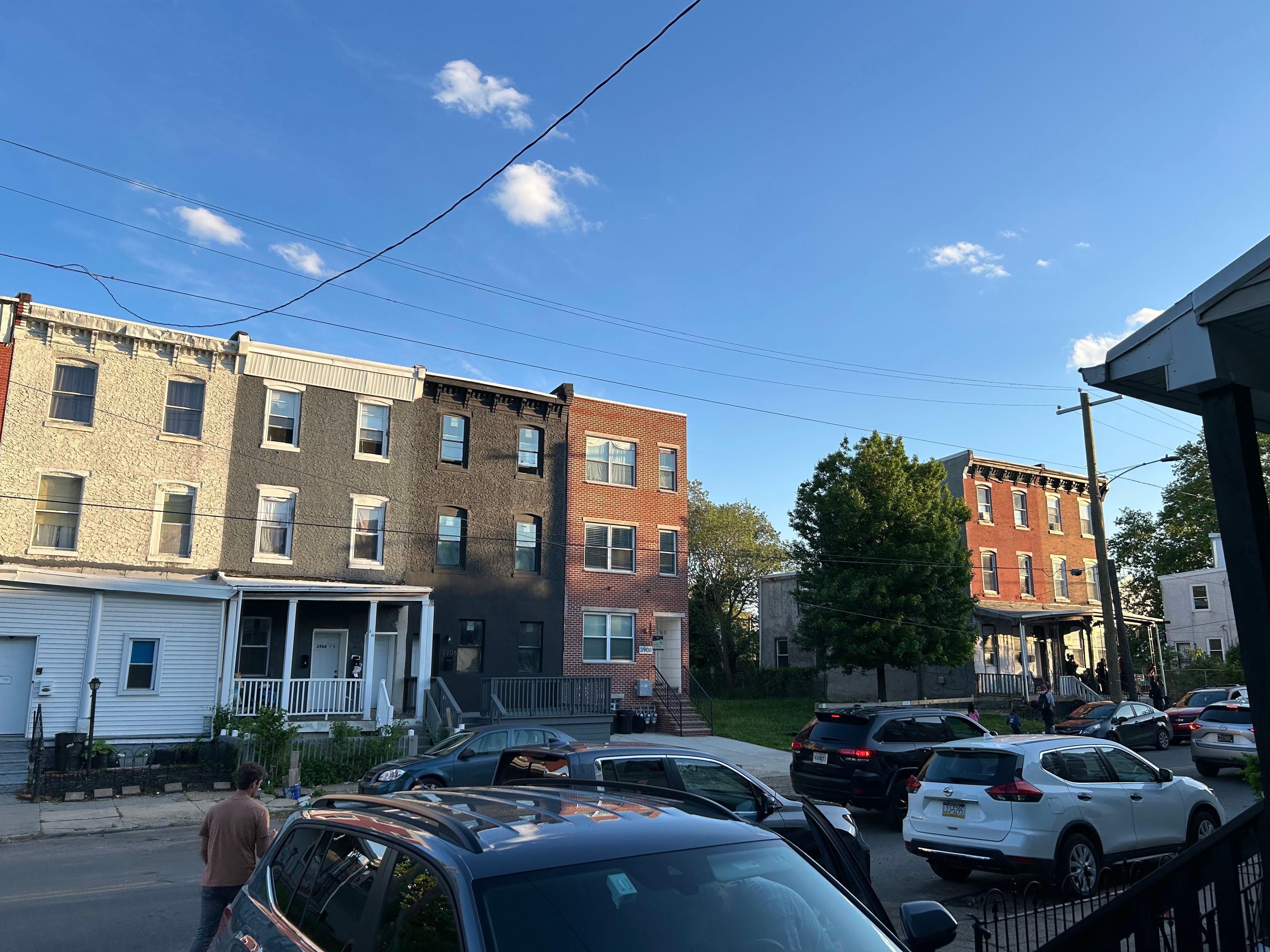 Scary neighborhood. Not safe for families. 