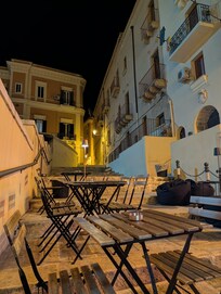 Bar en dessous de l hotel