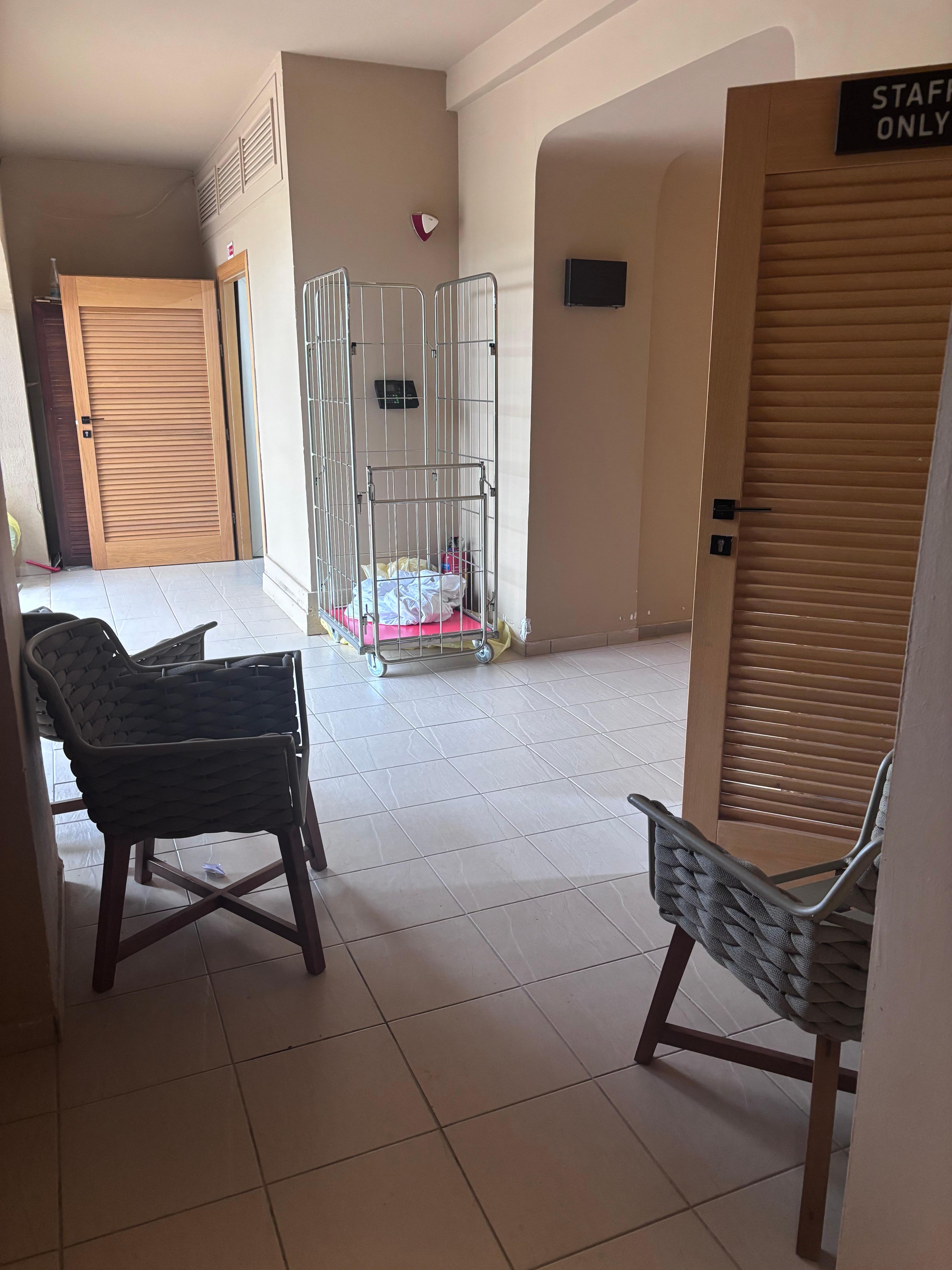So wunderschön sah der Bereich vor unserem Zimmer aus. (Nr.10-19) nicht zu empfehlen 