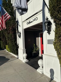 Entryway looks like a little pension in Paris.