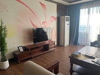 Lovely open plan with powerful air conditioning and smart tv.