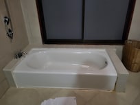 No glass in shower andduct take o. The shower head