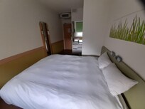 Näkymä ovelle päin