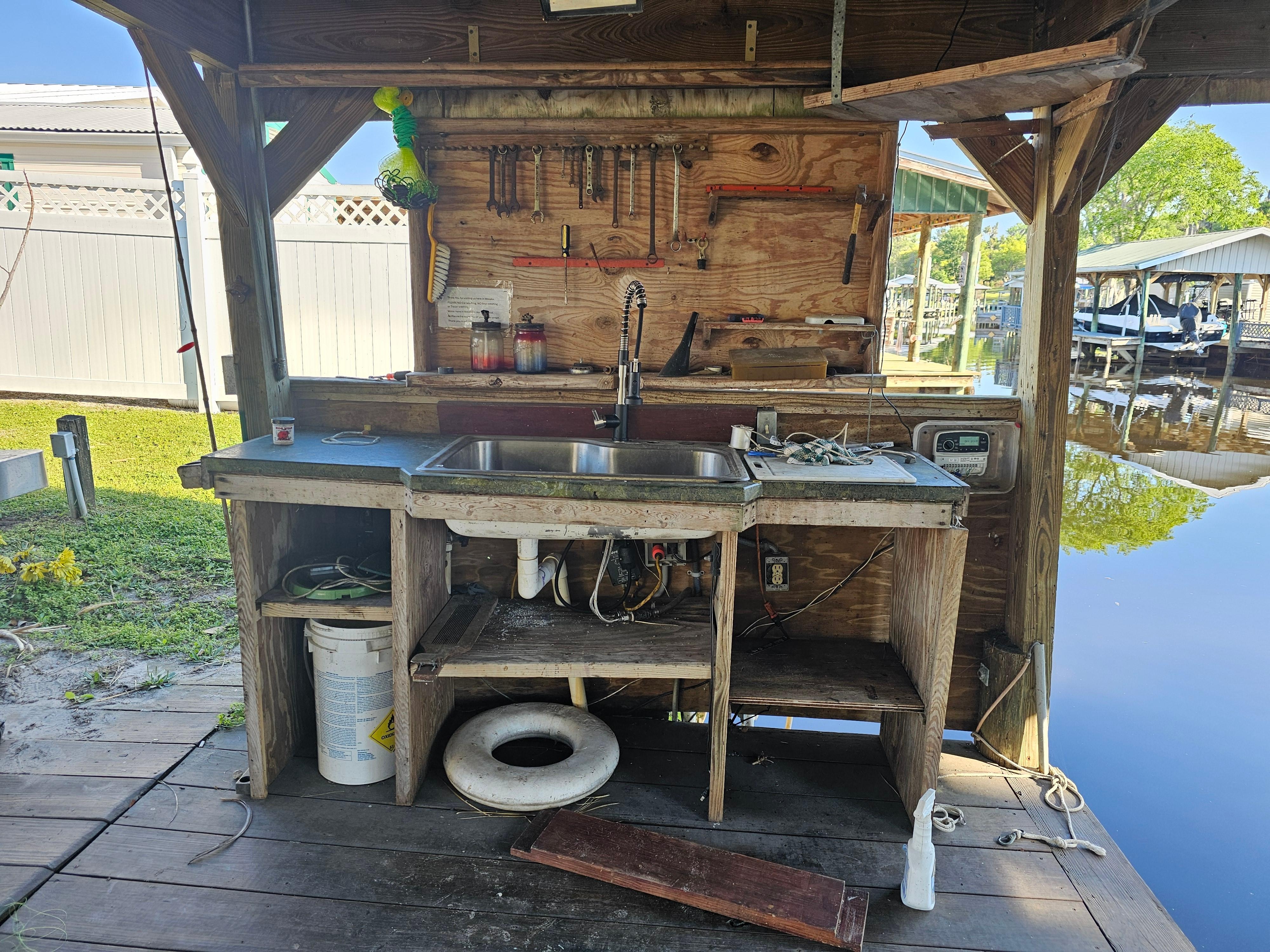 Fish cleaning station