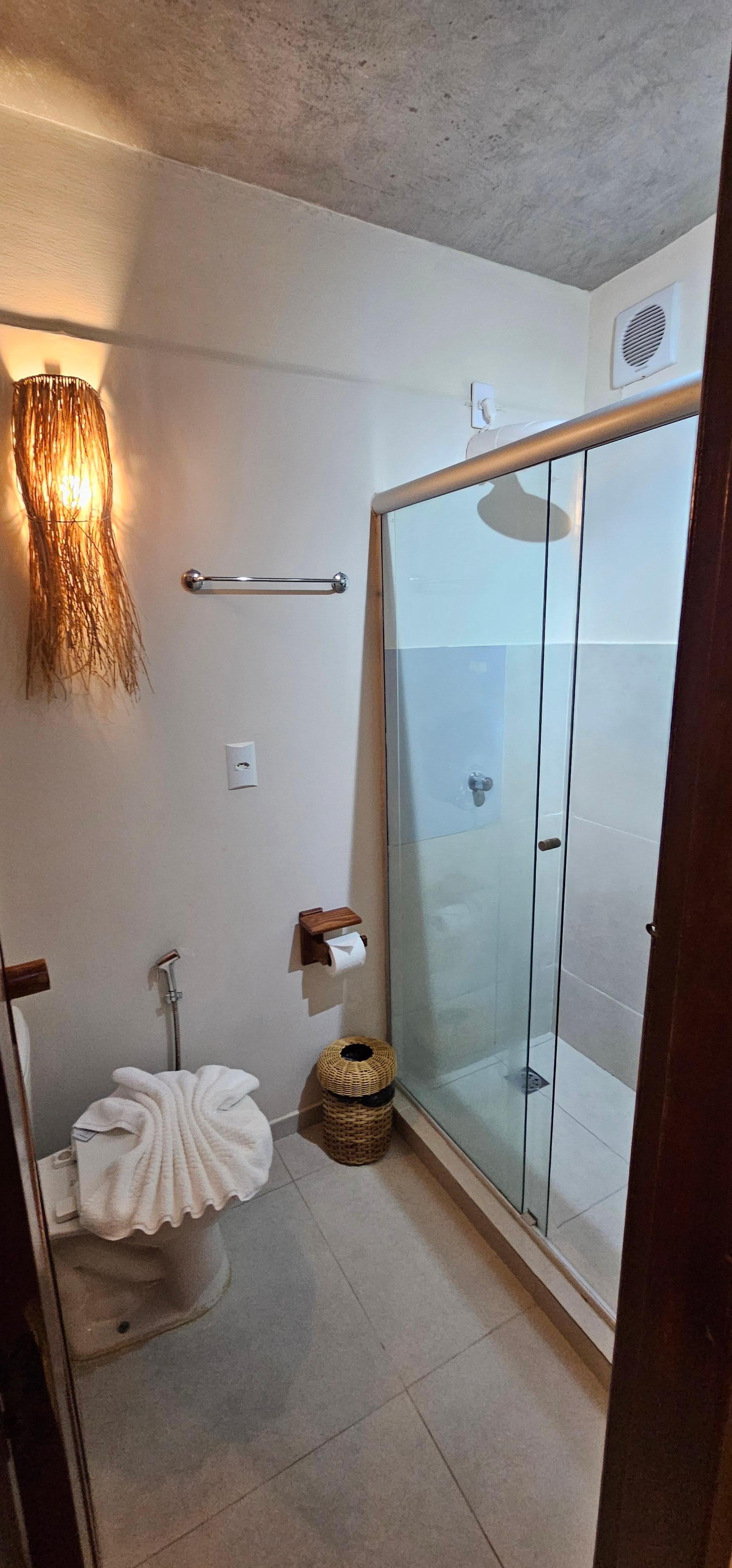 Banheiro com água bem quente.