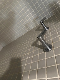 No direction of hot or cold, on or off.