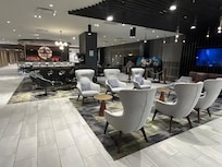 Lobby & bar