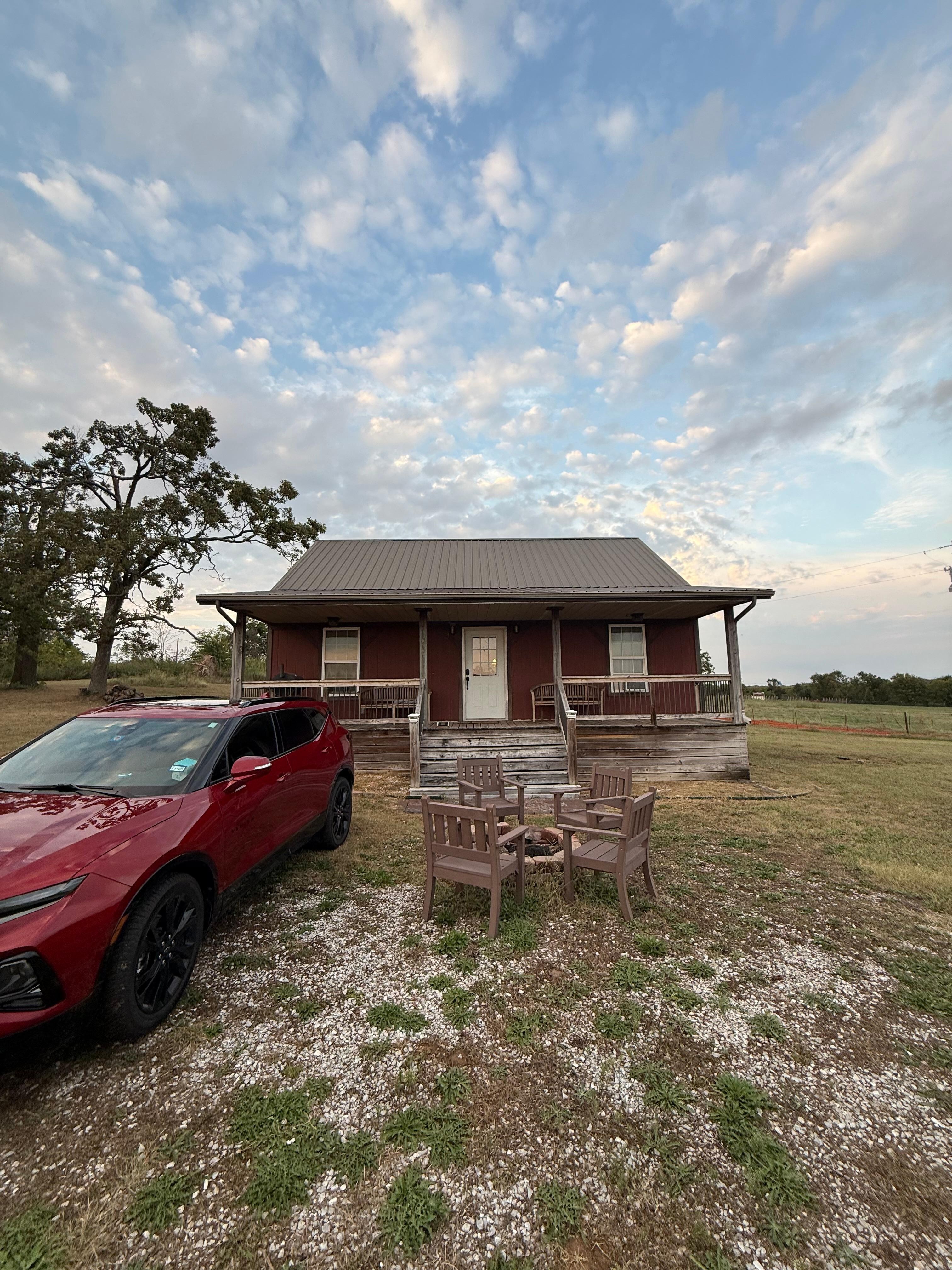 Cute little place, perfect for two😁